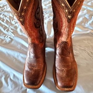 Women's Ariat cowboy boots size 8